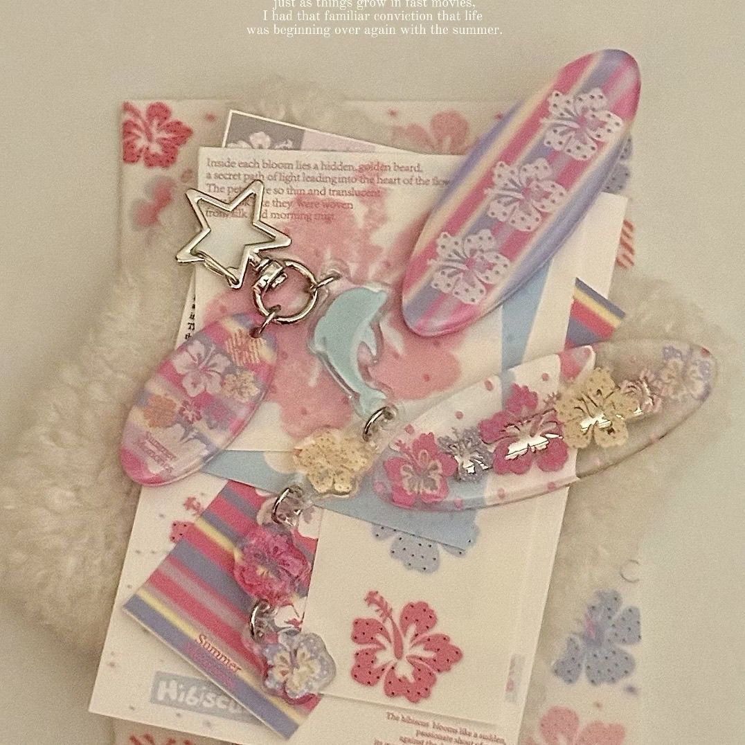 Letni Hawajski Brelok z Delfin – Tech Girl Accessories recenzja i cena